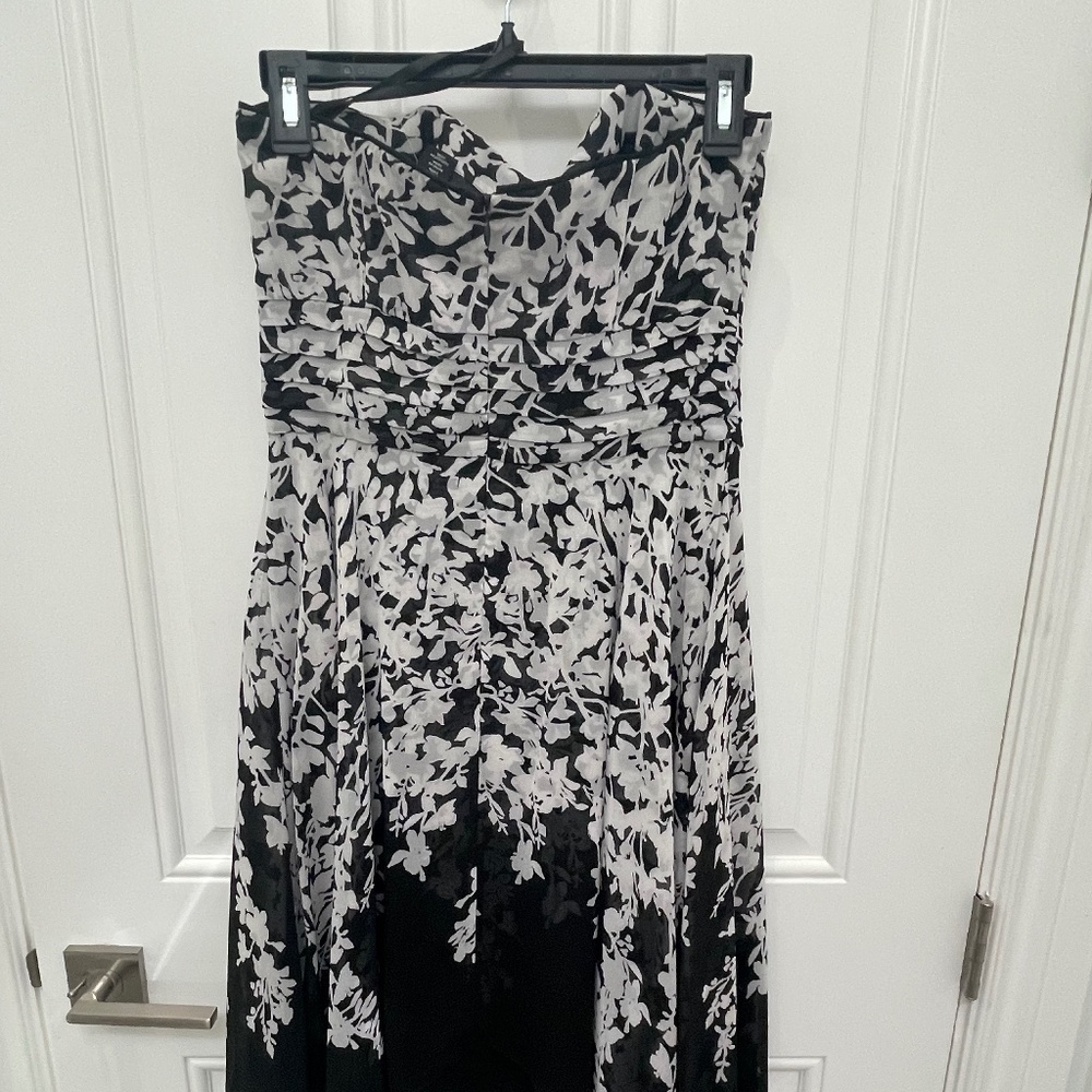 White House, Black market Sleeveless Dress. NWT. Size 4 - Picture 2 of 8
